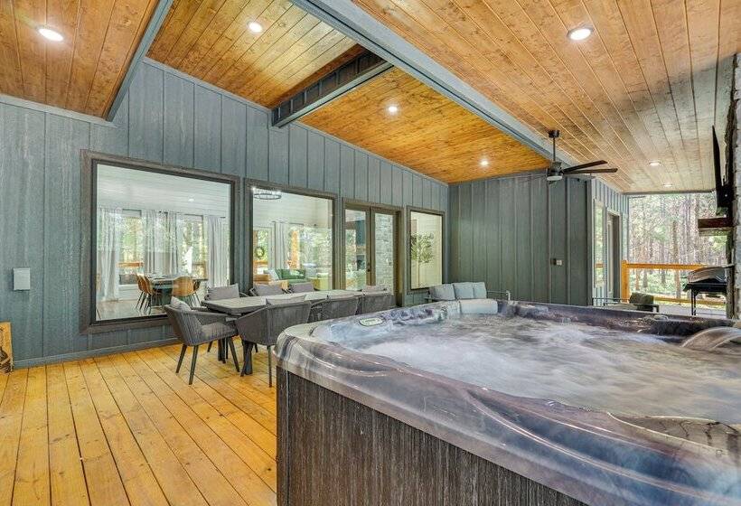 Deluxe Riverfront Cabin In Broken Bow W/ Hot Tub!
