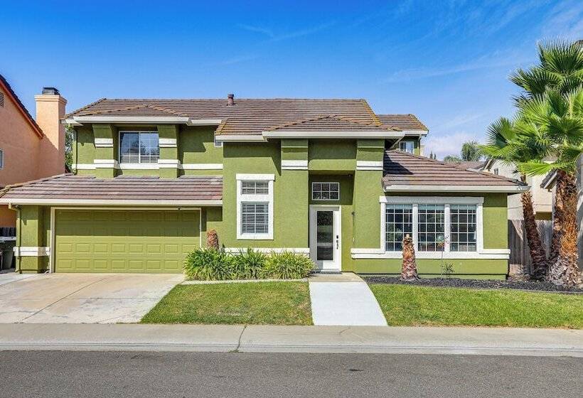 Elegant Antelope Home W/ Pool, Spa & Sauna!