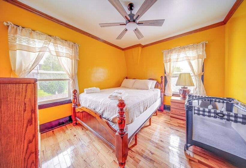 Family Friendly Home: Walk To Lake Erie!