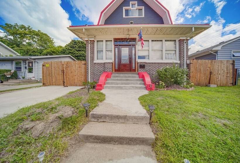 Family Friendly Home: Walk To Lake Erie!