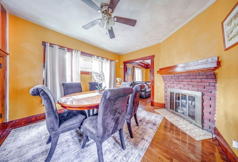 Family Friendly Home: Walk To Lake Erie!