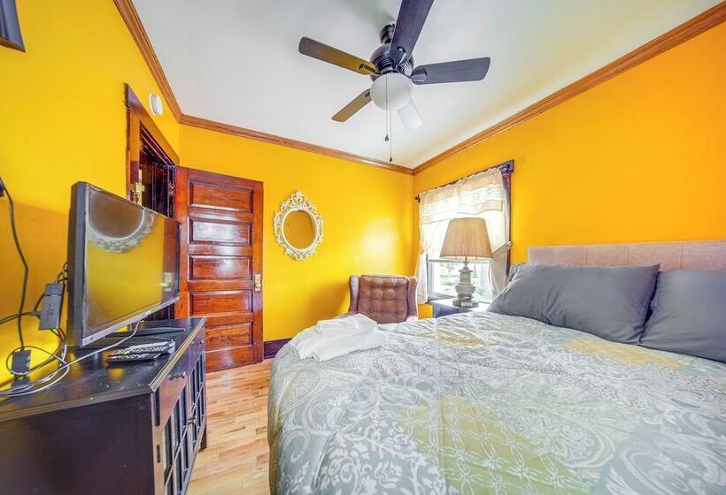 Family Friendly Home: Walk To Lake Erie!