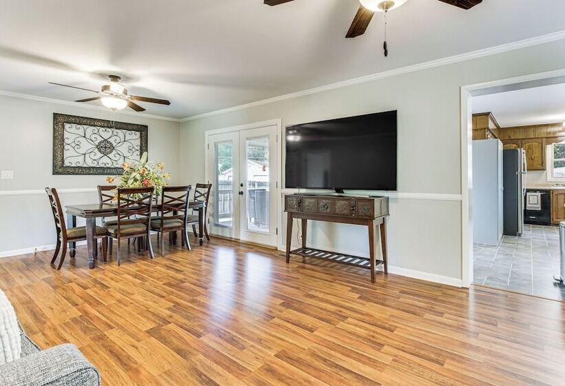 Florence Family Home W/ Dog Friendly Yard