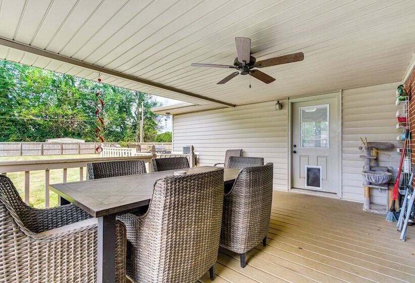 Florence Family Home W/ Dog Friendly Yard