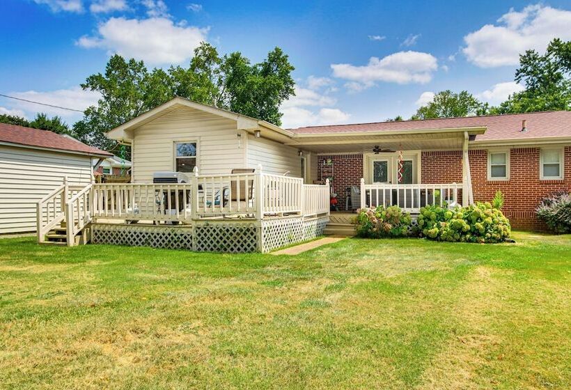 Florence Family Home W/ Dog Friendly Yard