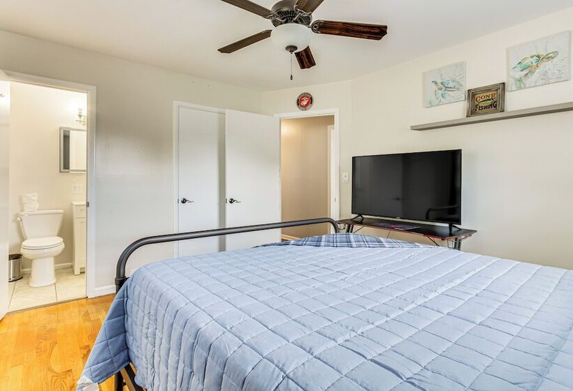 Florence Family Home W/ Dog Friendly Yard