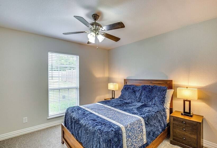 Grand Prairie Group Getaway: Pets Welcome!