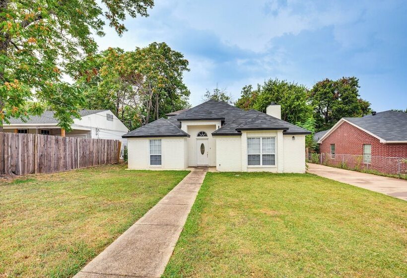 Grand Prairie Group Getaway: Pets Welcome!