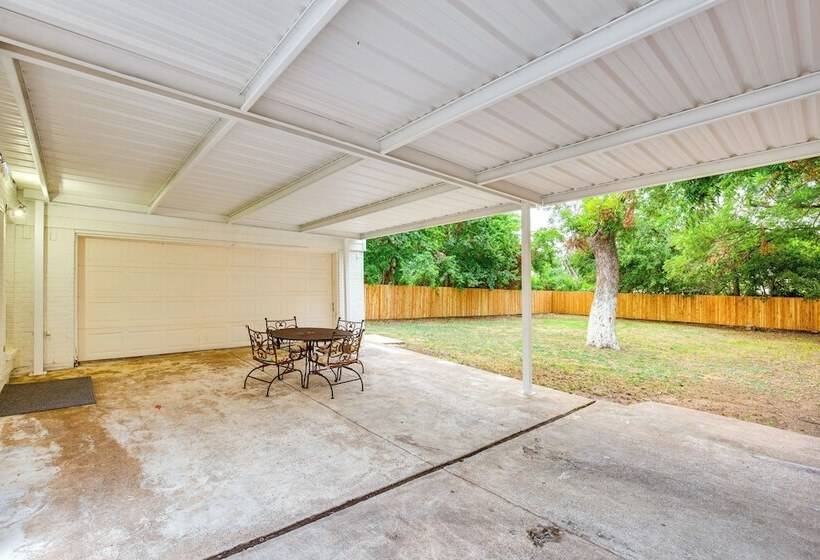 Grand Prairie Group Getaway: Pets Welcome!