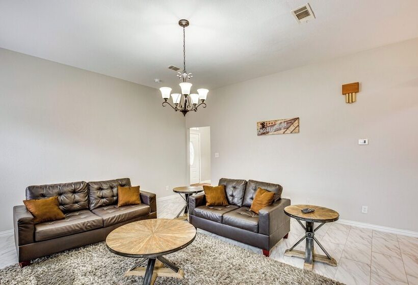 Grand Prairie Group Getaway: Pets Welcome!