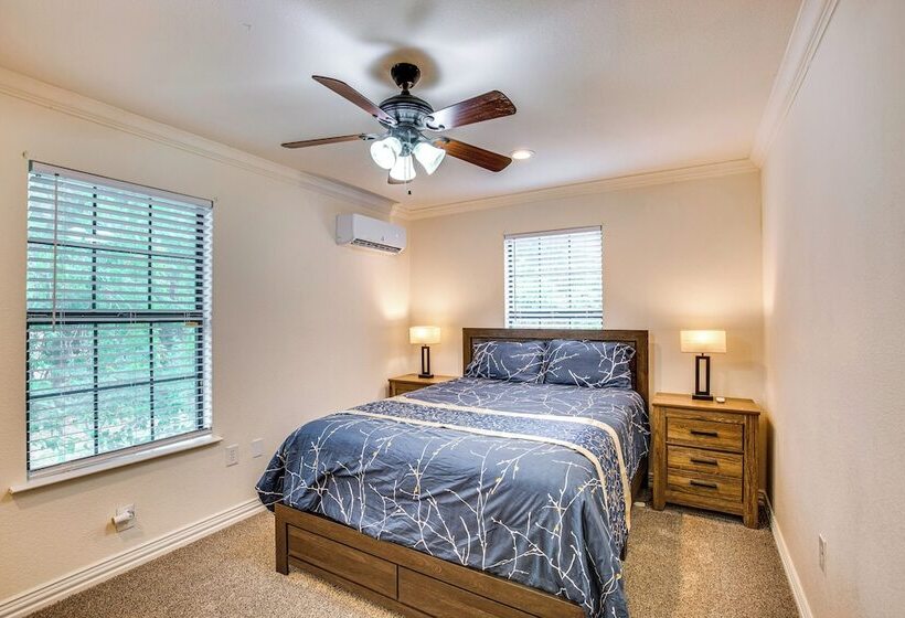 Grand Prairie Group Getaway: Pets Welcome!