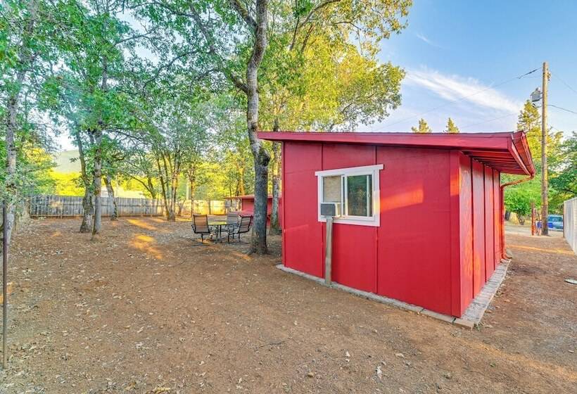 Grants Pass Cottage ~ 8 Mi To Rogue River!