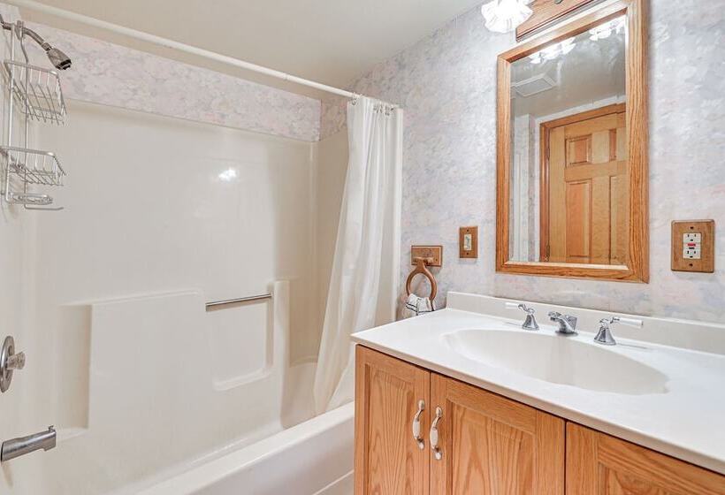 Pet Friendly Home W/ Beach In Northville!