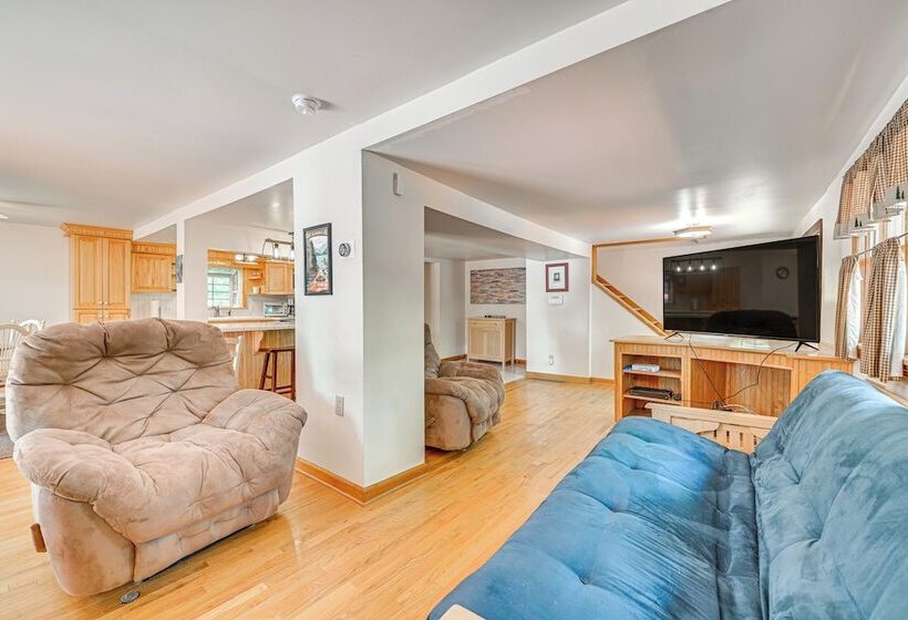 Pet Friendly Home W/ Beach In Northville!