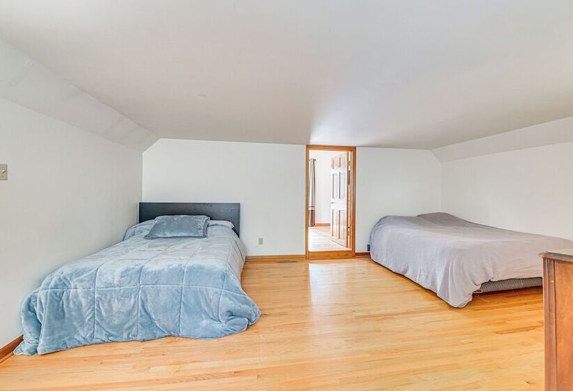 Pet Friendly Home W/ Beach In Northville!