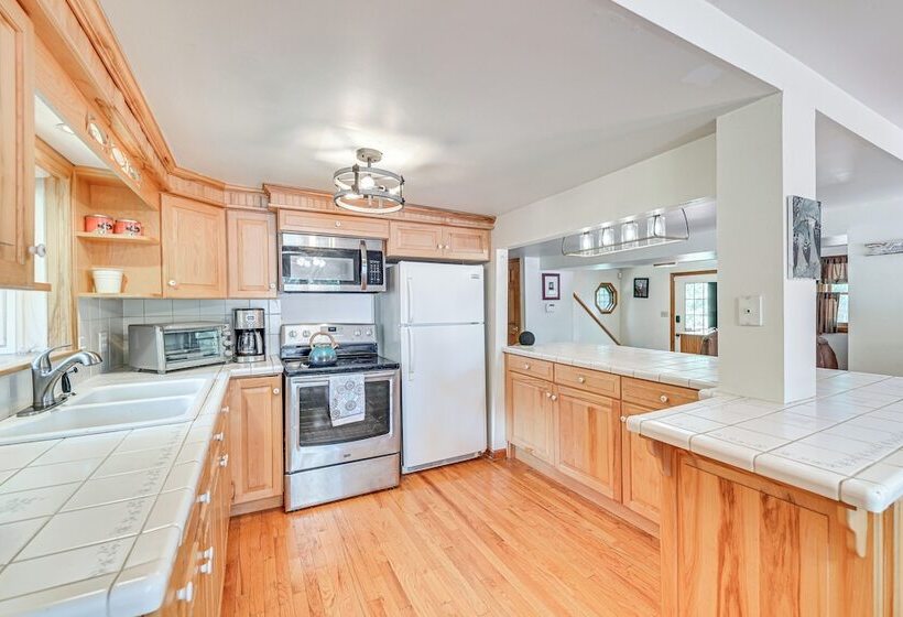 Pet Friendly Home W/ Beach In Northville!