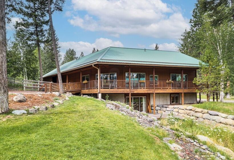 Home Near Glacier National Park W/ Hot Tub & Deck!