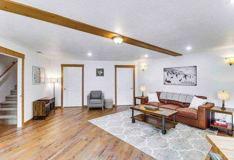 Home Near Glacier National Park W/ Hot Tub & Deck!