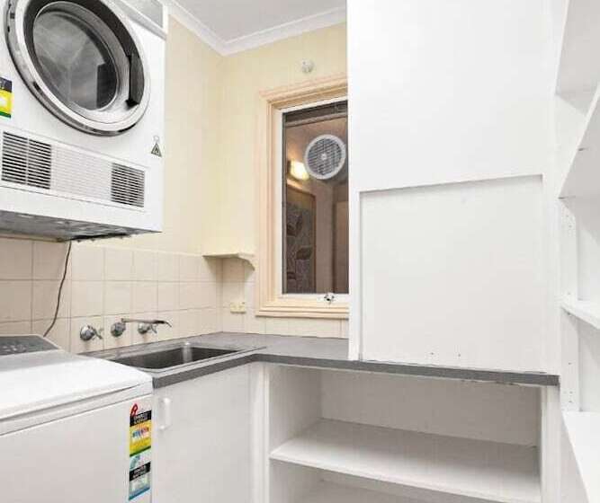 فندق فئة نجمة واحدة Fitzroy Private Rooms   132 Nicholson Homestay