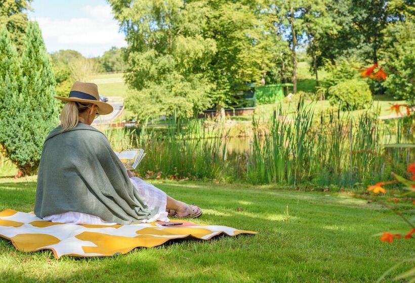 Отель Secret Waterside Lodges In Worcestershire