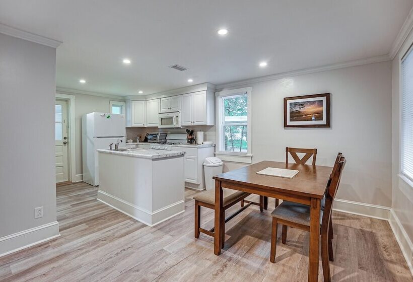 Downtown Thomasville Home W/ Yard & Fire Pit