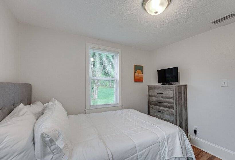 Downtown Thomasville Home W/ Yard & Fire Pit