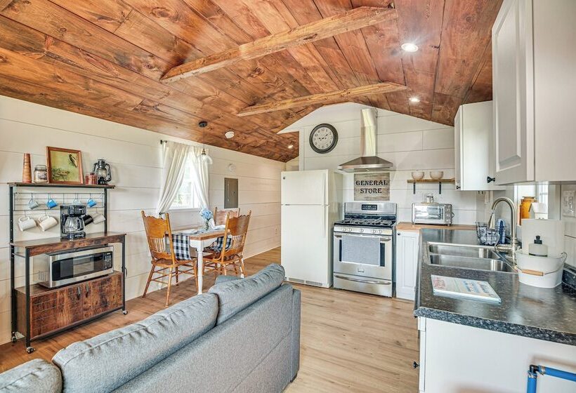 Isle La Motte Cabin ~ 3 Mi To Lake Champlain!