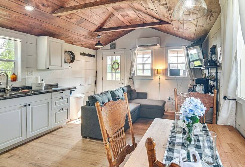 Isle La Motte Cabin ~ 3 Mi To Lake Champlain!