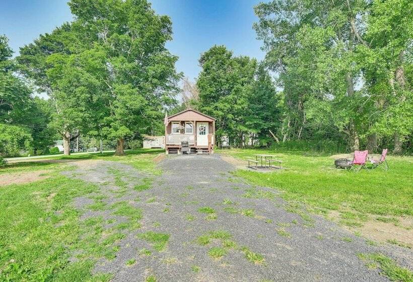 Isle La Motte Cabin ~ 3 Mi To Lake Champlain!