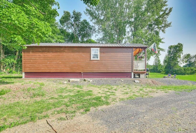 Isle La Motte Cabin ~ 3 Mi To Lake Champlain!