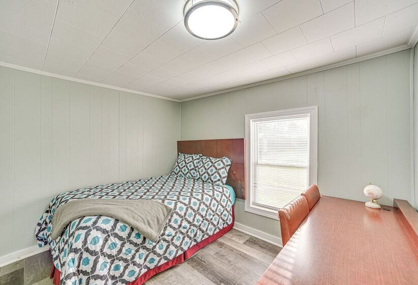 Lake Guntersville Home: 1 Mi To Boat Ramp!