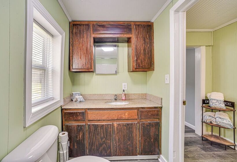 Lake Guntersville Home: 1 Mi To Boat Ramp!