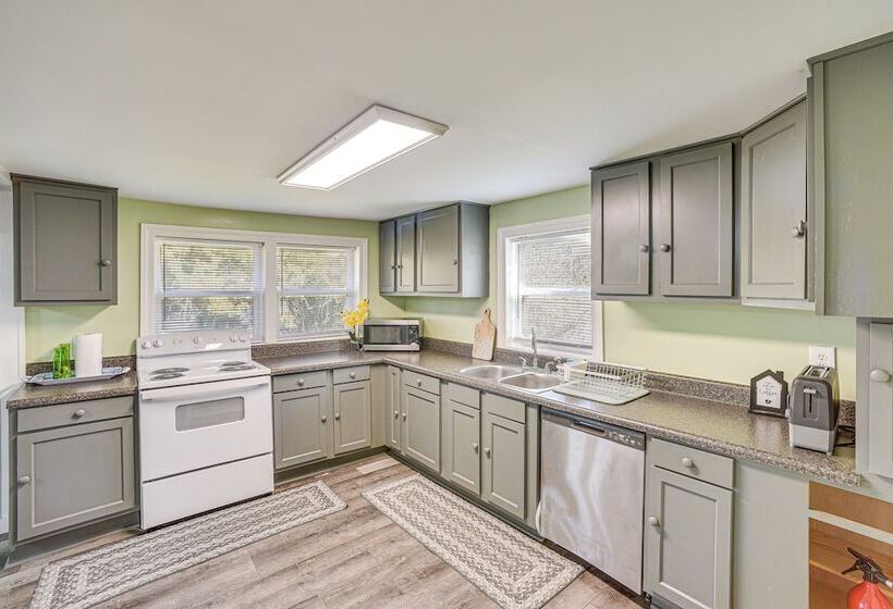 Lake Guntersville Home: 1 Mi To Boat Ramp!