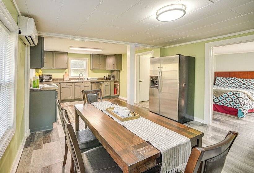 Lake Guntersville Home: 1 Mi To Boat Ramp!