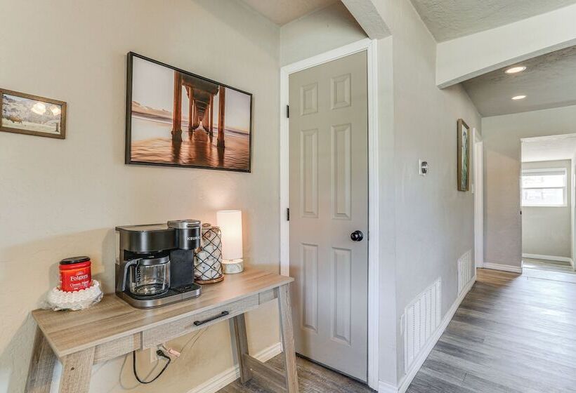 4 Mi To Museum Of The Great Plains: Lawton Home!