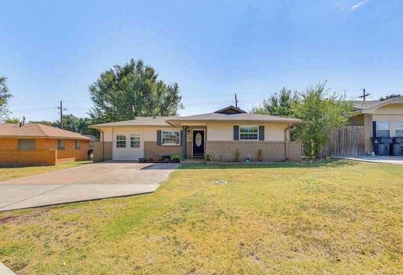 4 Mi To Museum Of The Great Plains: Lawton Home!