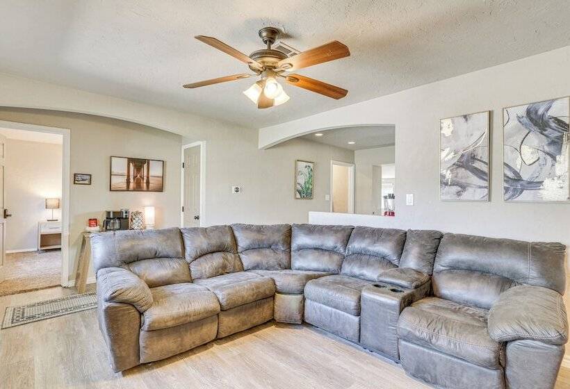 4 Mi To Museum Of The Great Plains: Lawton Home!