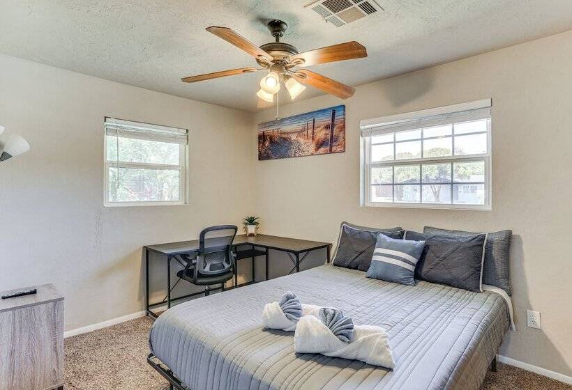 4 Mi To Museum Of The Great Plains: Lawton Home!