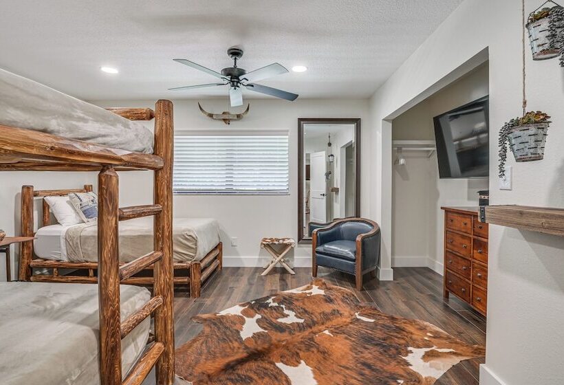 Lutz Home W/ Game Room: 7 Mi To Adventure Island!