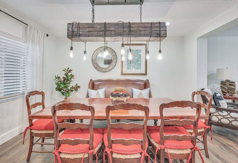 Lutz Home W/ Game Room: 7 Mi To Adventure Island!