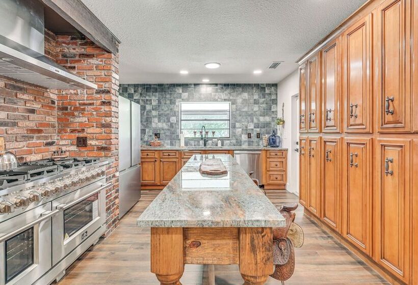 Lutz Home W/ Game Room: 7 Mi To Adventure Island!