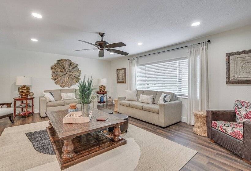 Lutz Home W/ Game Room: 7 Mi To Adventure Island!