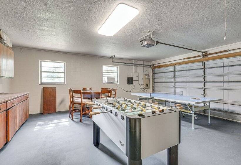 Lutz Home W/ Game Room: 7 Mi To Adventure Island!