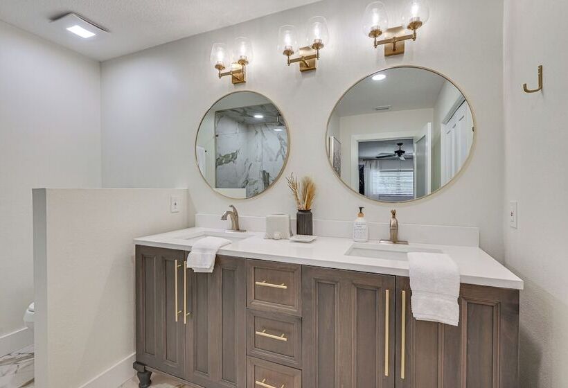 Lutz Home W/ Game Room: 7 Mi To Adventure Island!