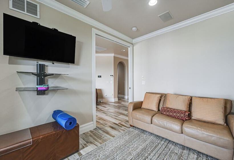 Luxe Bonita Springs Home < 2 Mi To Beach!