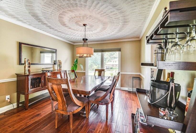 Luxe Lakefront Portsmouth Home: Fish, Swim & Play!