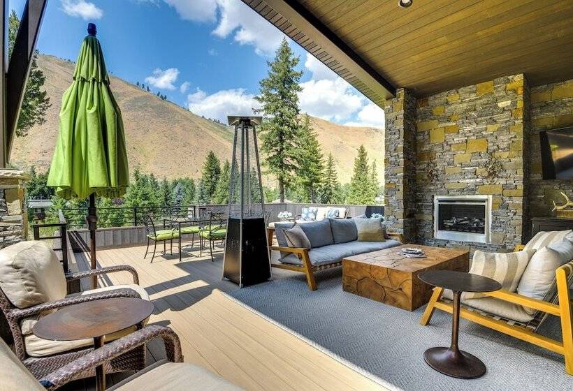 Luxury Alpine Home W/ Hot Tub: 1 Mi To Sun Valley!