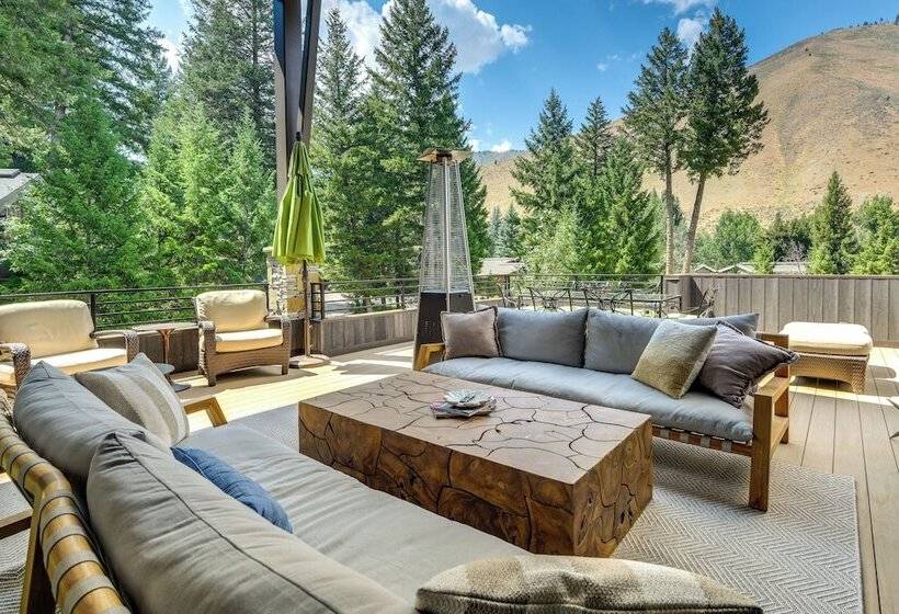 Luxury Alpine Home W/ Hot Tub: 1 Mi To Sun Valley!