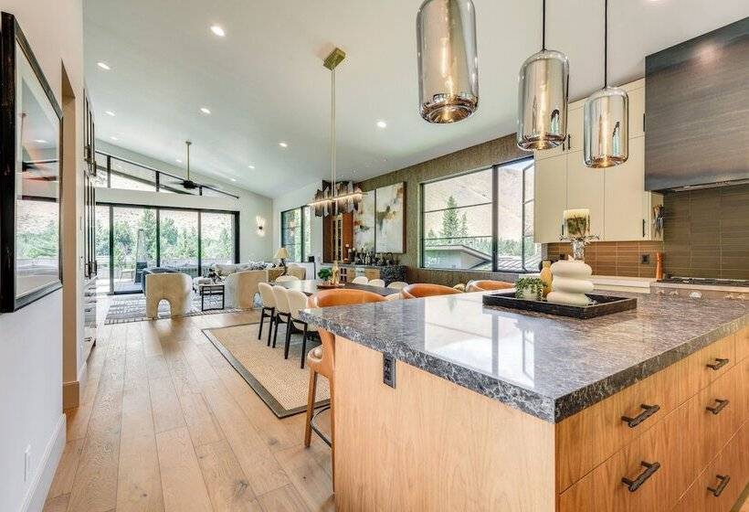 Luxury Alpine Home W/ Hot Tub: 1 Mi To Sun Valley!