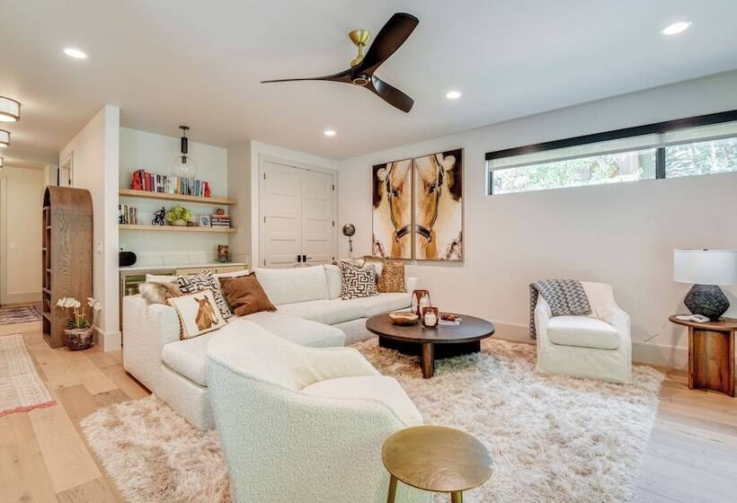 Luxury Alpine Home W/ Hot Tub: 1 Mi To Sun Valley!